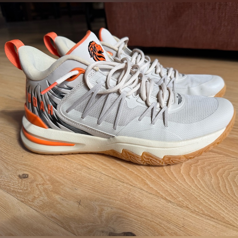 Judah 1 “Lion of Judah” court basketball shoes, Men’s size 9